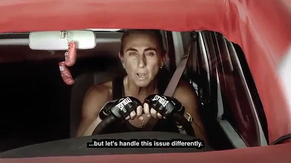 everlas拳击器材公司公益活动