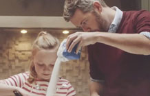 John Lewisͬ���Ҿ�Ʒ��Ҳ�Ƴ�һ֧��ܰ��棬�����Ƕ����